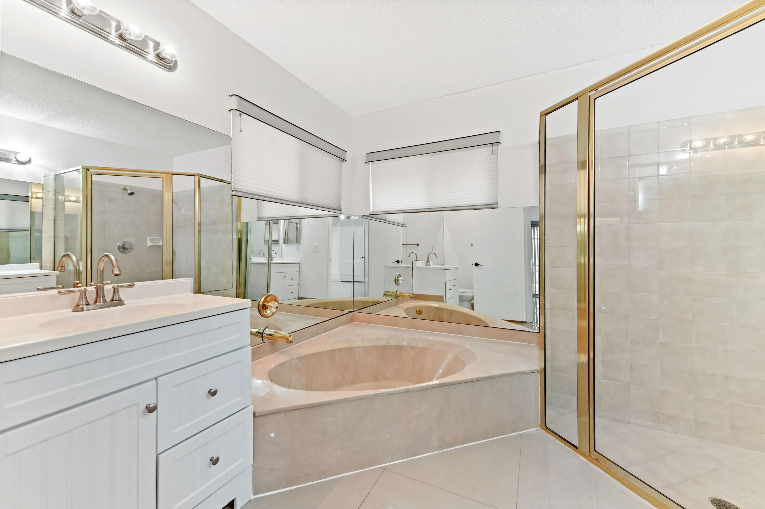 25 bathroom 01