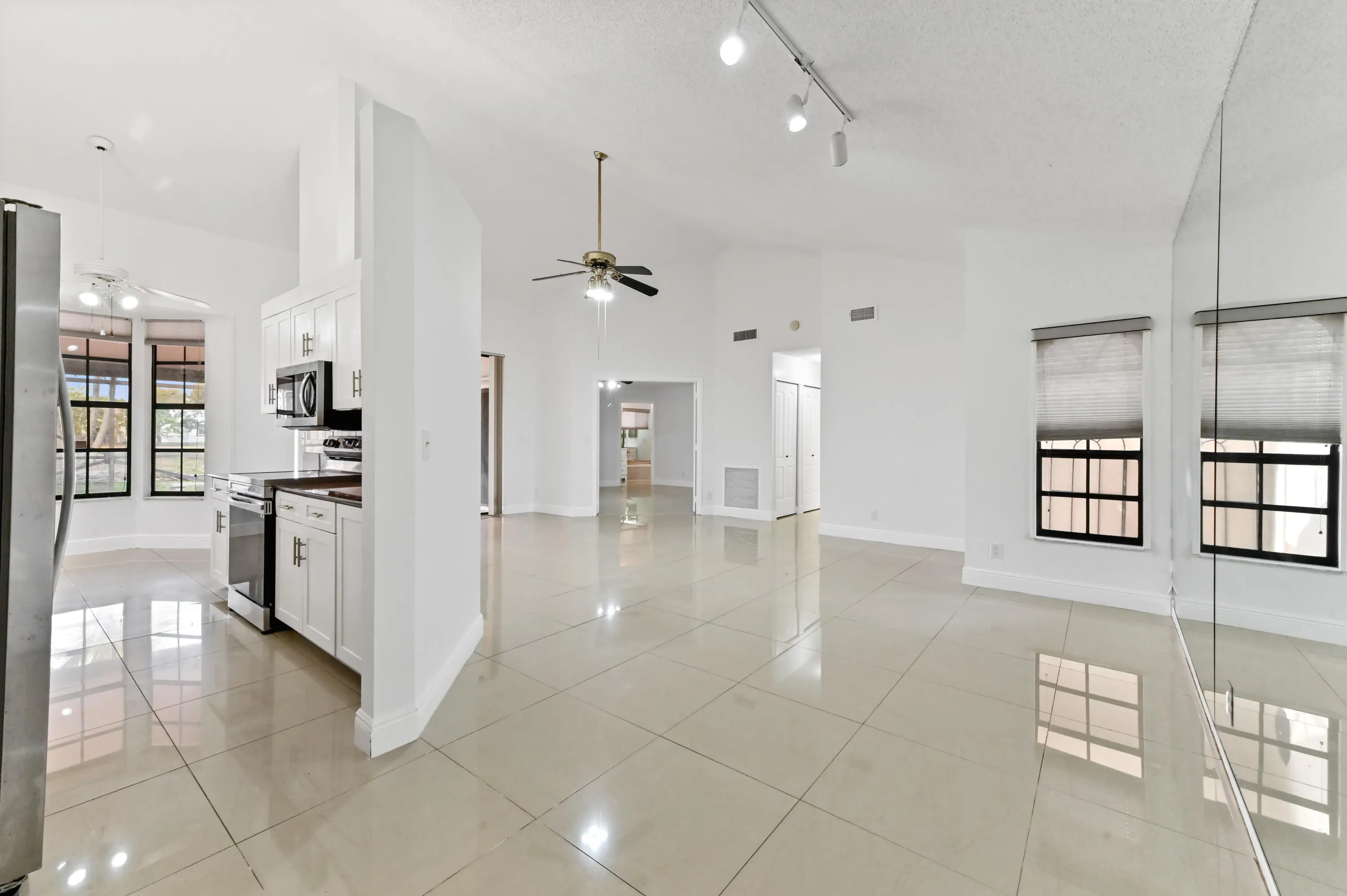 08 living room 04