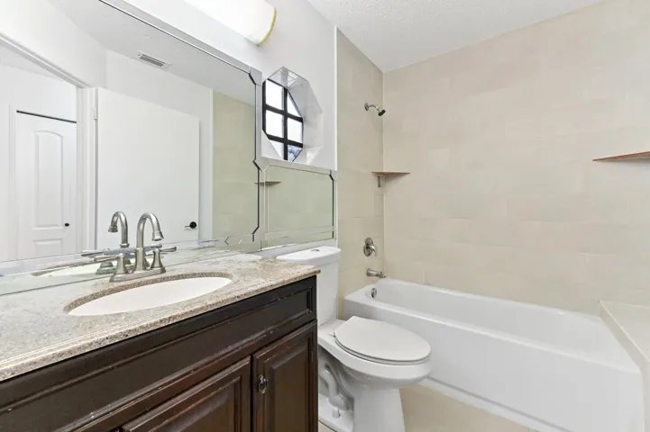 19 bathroom 02