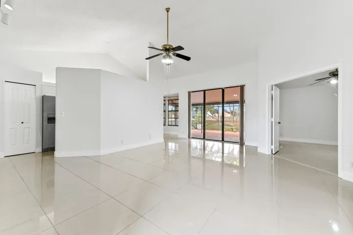 05 living room 01