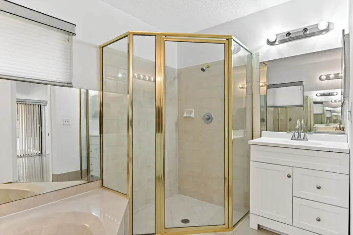 26 bathroom 02