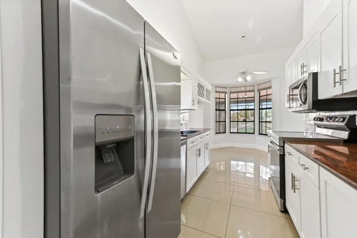 09 kitchen 01