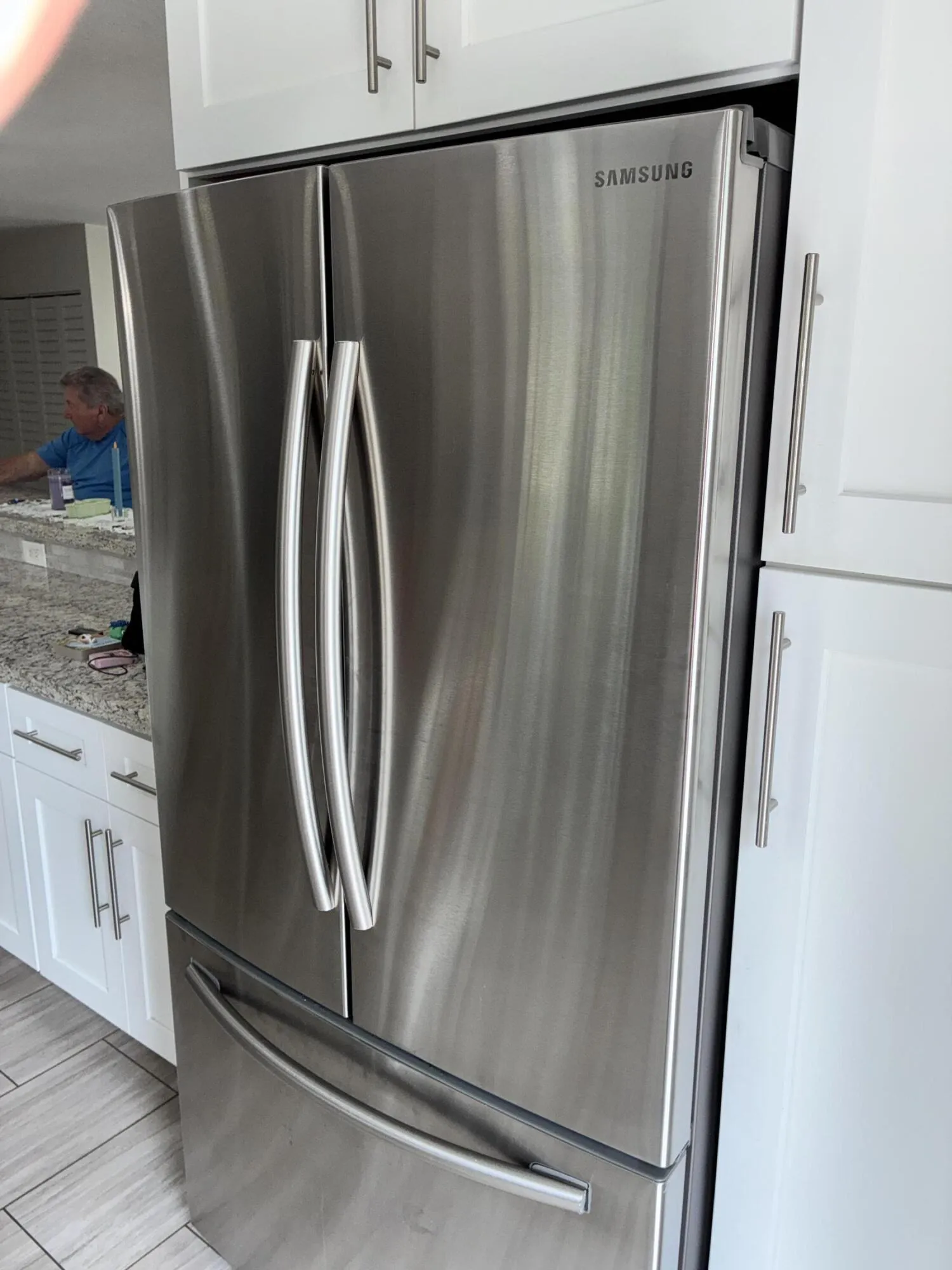 New refrigerator, with convenient bottom freezer