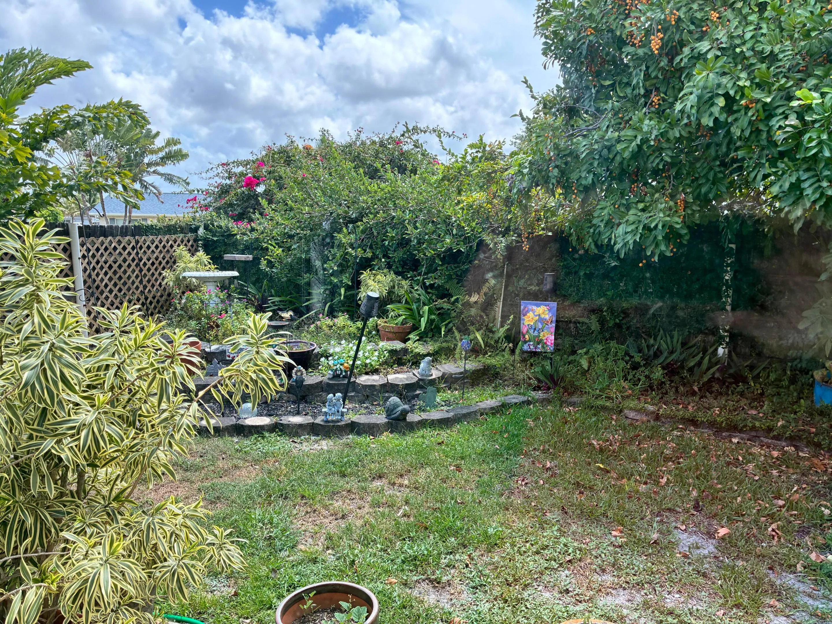 Patio of living room. Plenty of room from your neigbor