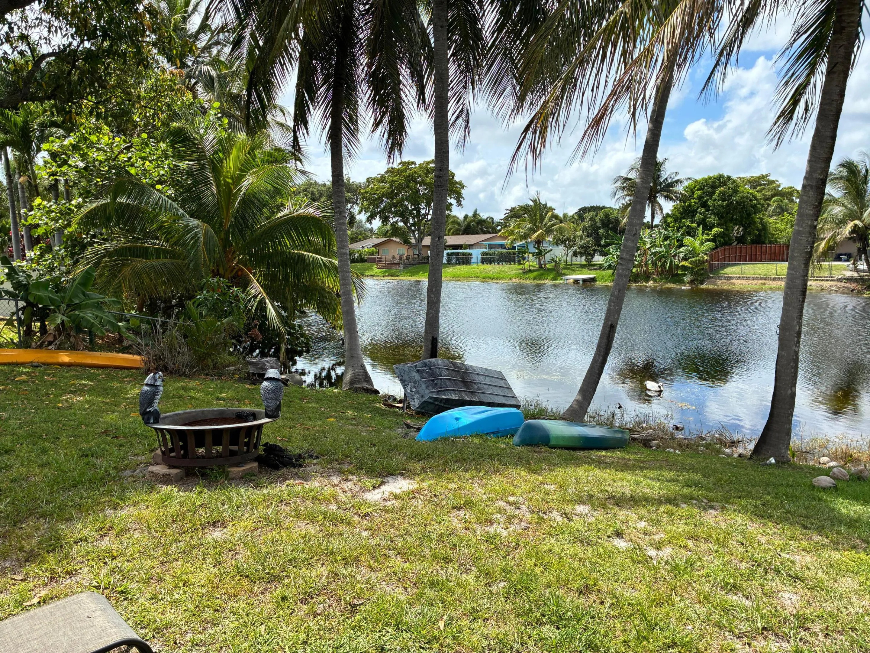 Beautifull lake view from screened patio.