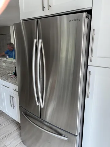 New refrigerator, with convenient bottom freezer