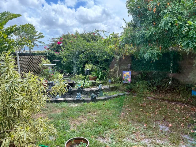 Patio of living room. Plenty of room from your neigbor