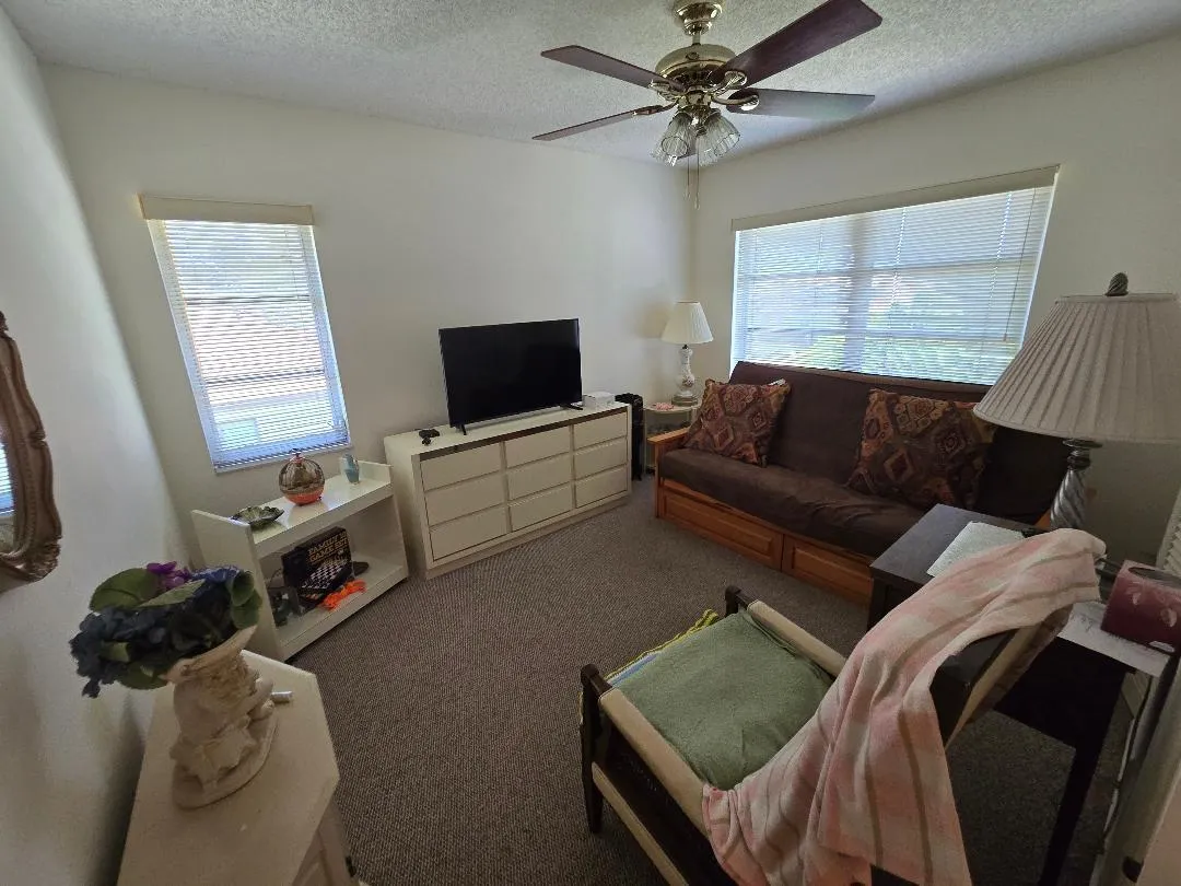 2nd bedroom