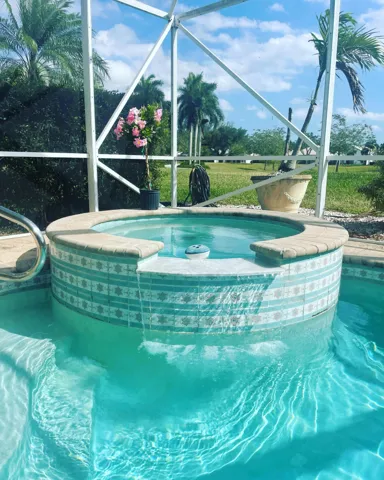 Hot Tub/Spa & Outdoor Shower