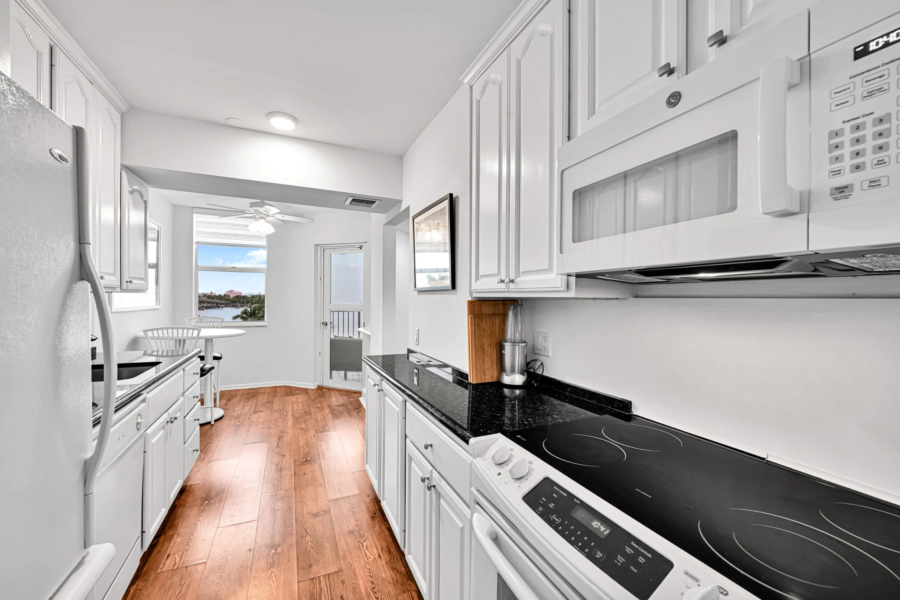 kitchen w/views