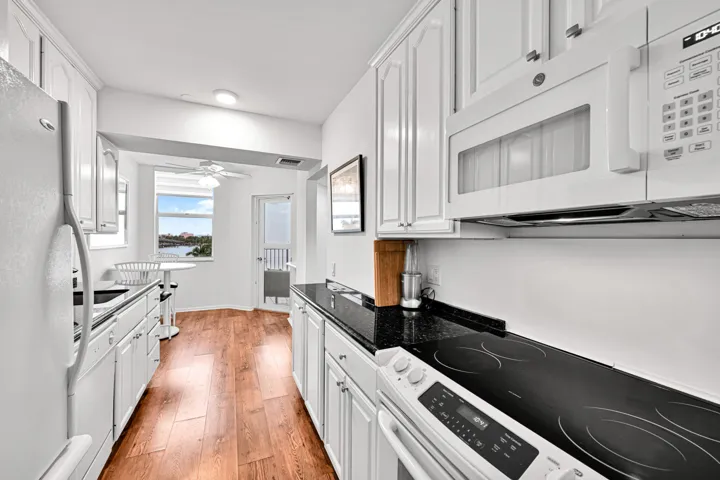 kitchen w/views