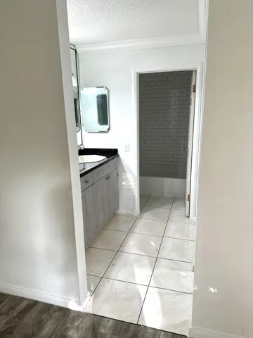 Primary tub/shower