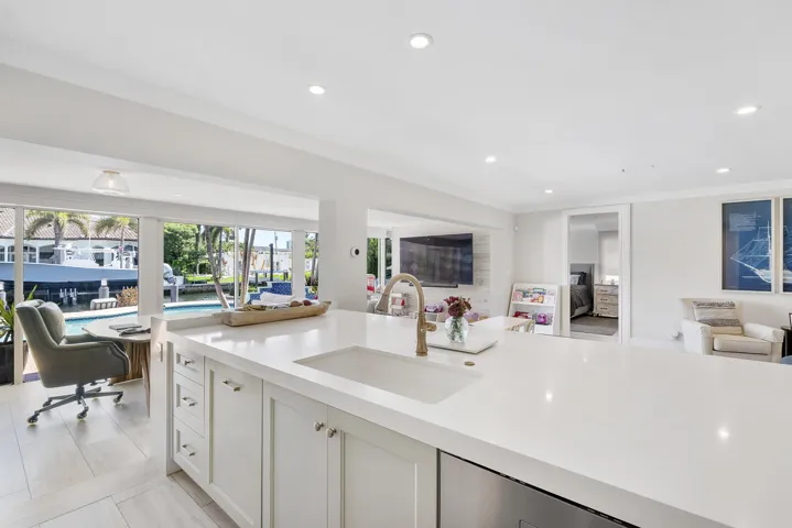 725 Ne 36th St_050