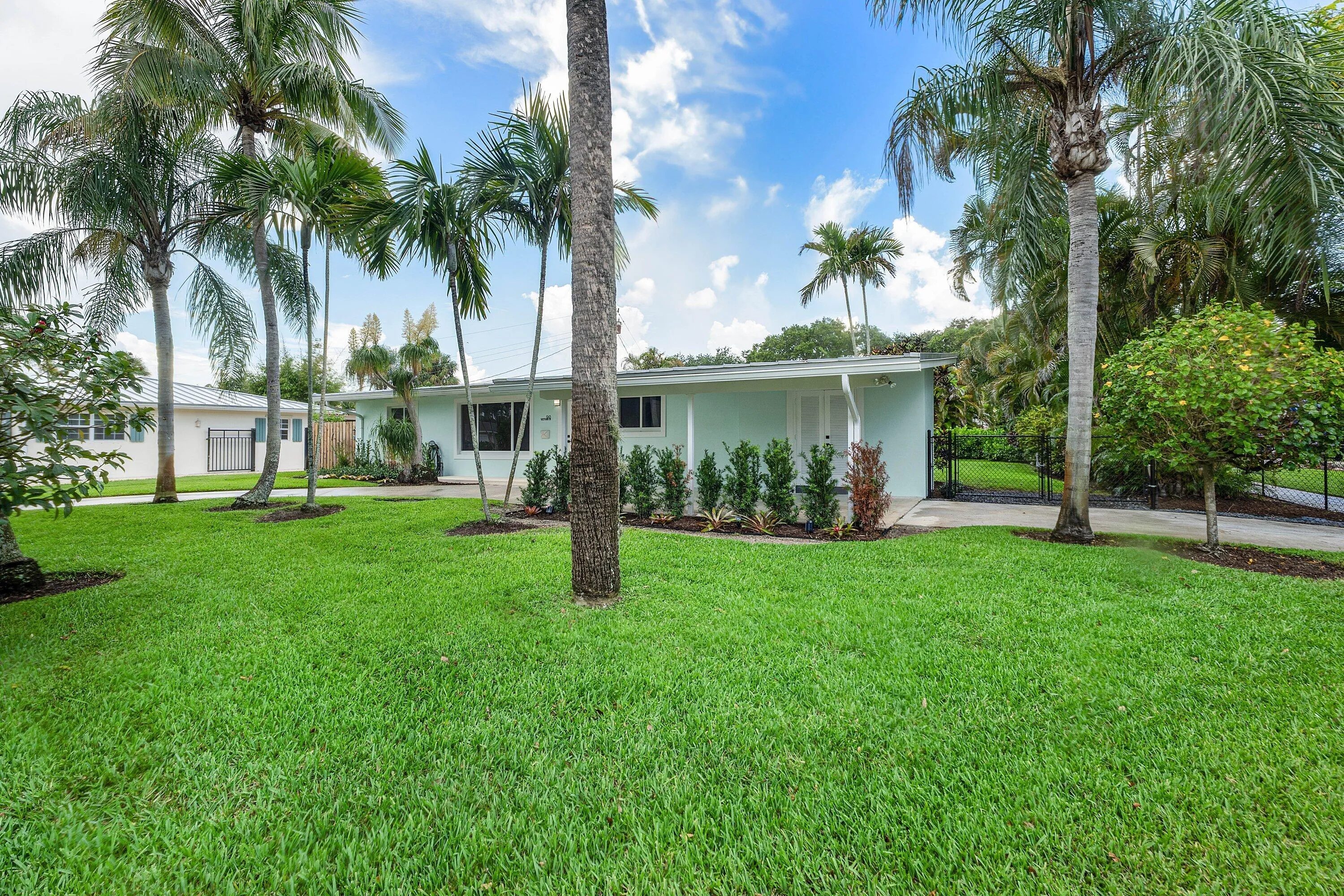 002-945WestwindDrive-NorthPalmBeach-FL-3