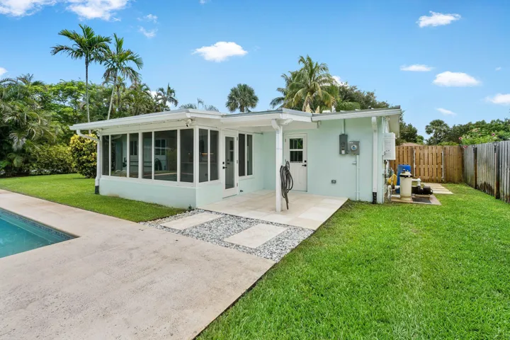 033-945WestwindDrive-NorthPalmBeach-FL-3