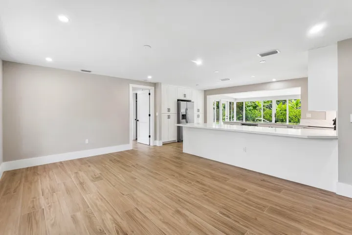 008-945WestwindDrive-NorthPalmBeach-FL-3
