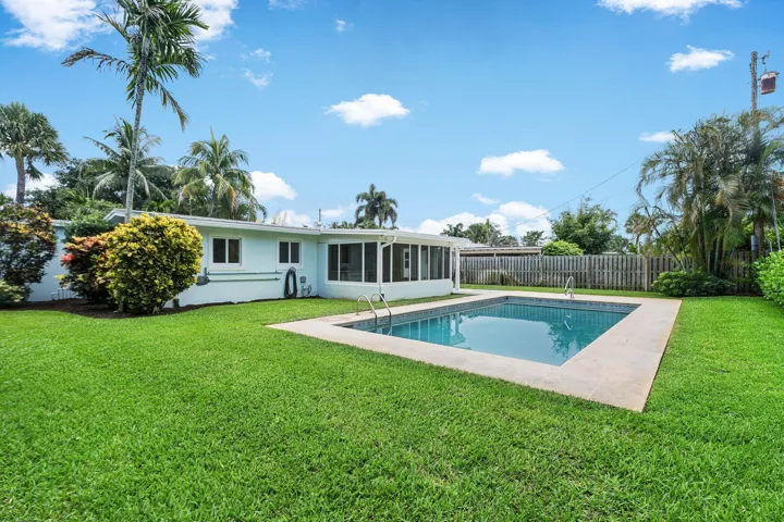 030-945WestwindDrive-NorthPalmBeach-FL-3