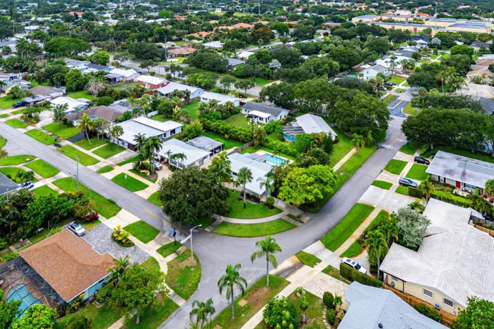 041-945WestwindDrive-NorthPalmBeach-FL-3
