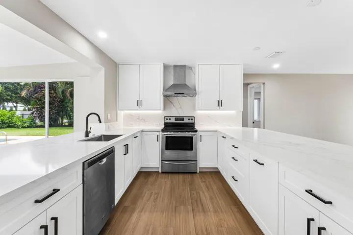 011-945WestwindDrive-NorthPalmBeach-FL-3