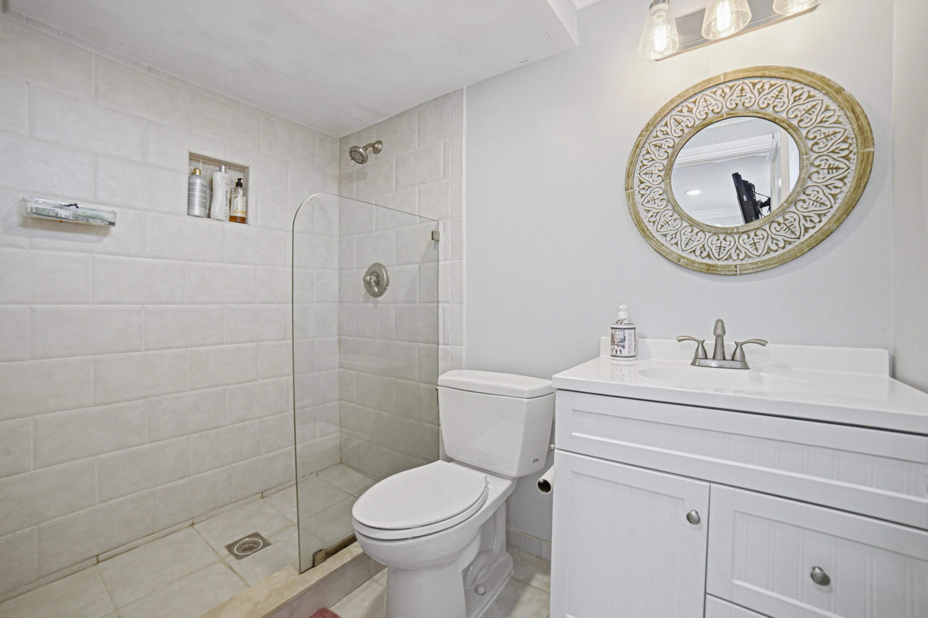 Bedroom2-Bathroom