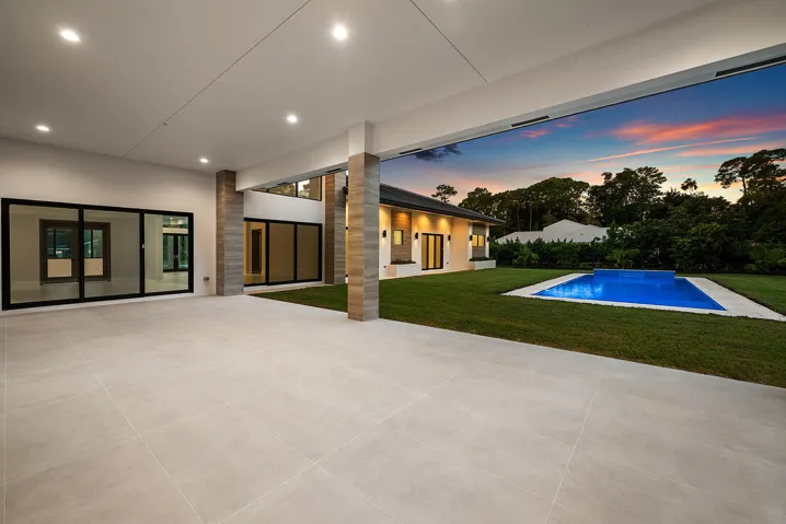 Pool & coverd patio