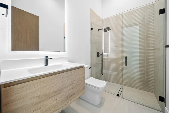 Bedroom 3's bathroom