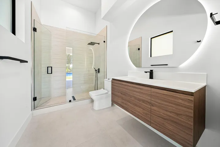 Pool side Cabana Bath