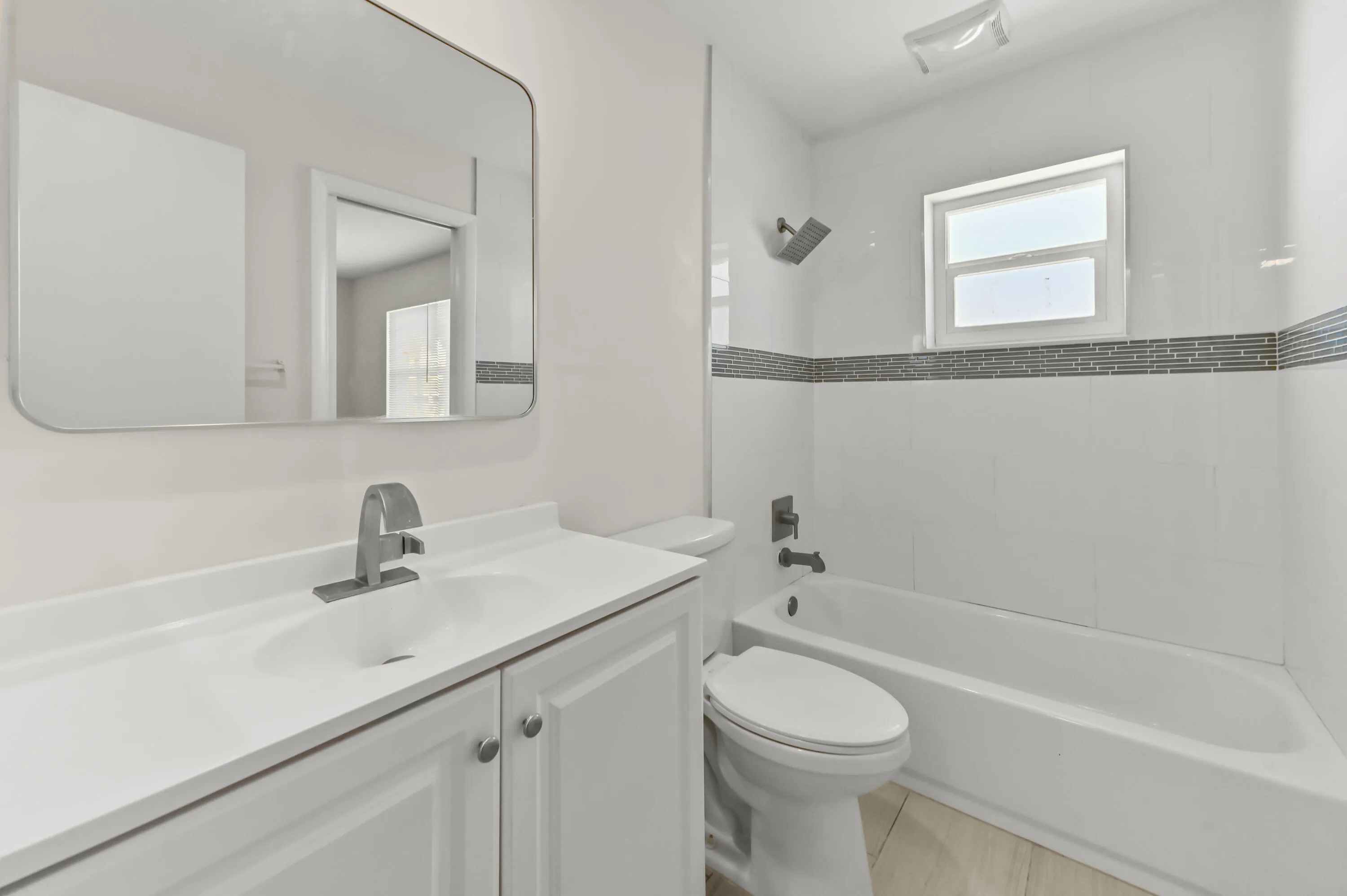 24 Bathroom 02
