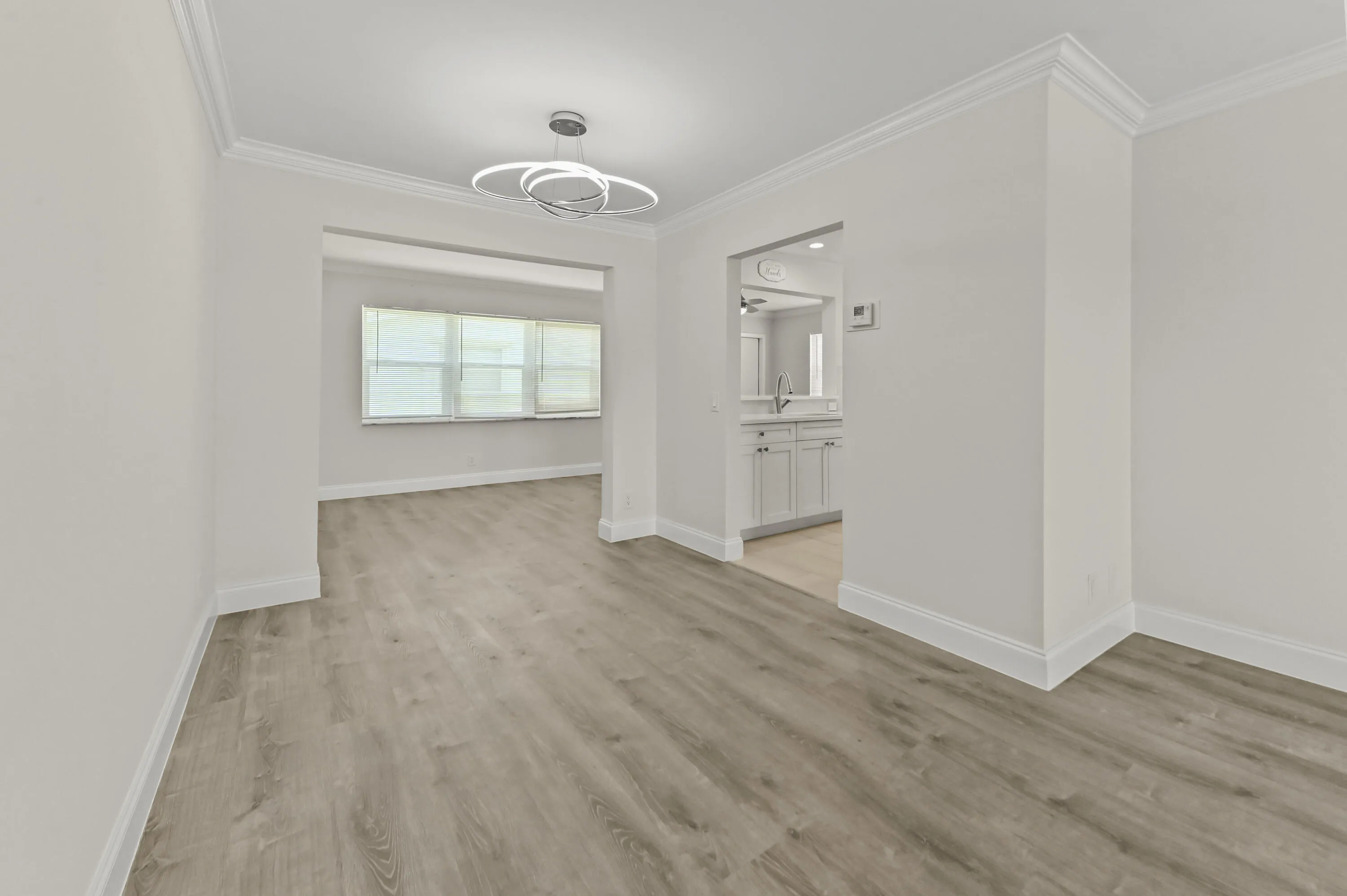 09 Dining Room 05