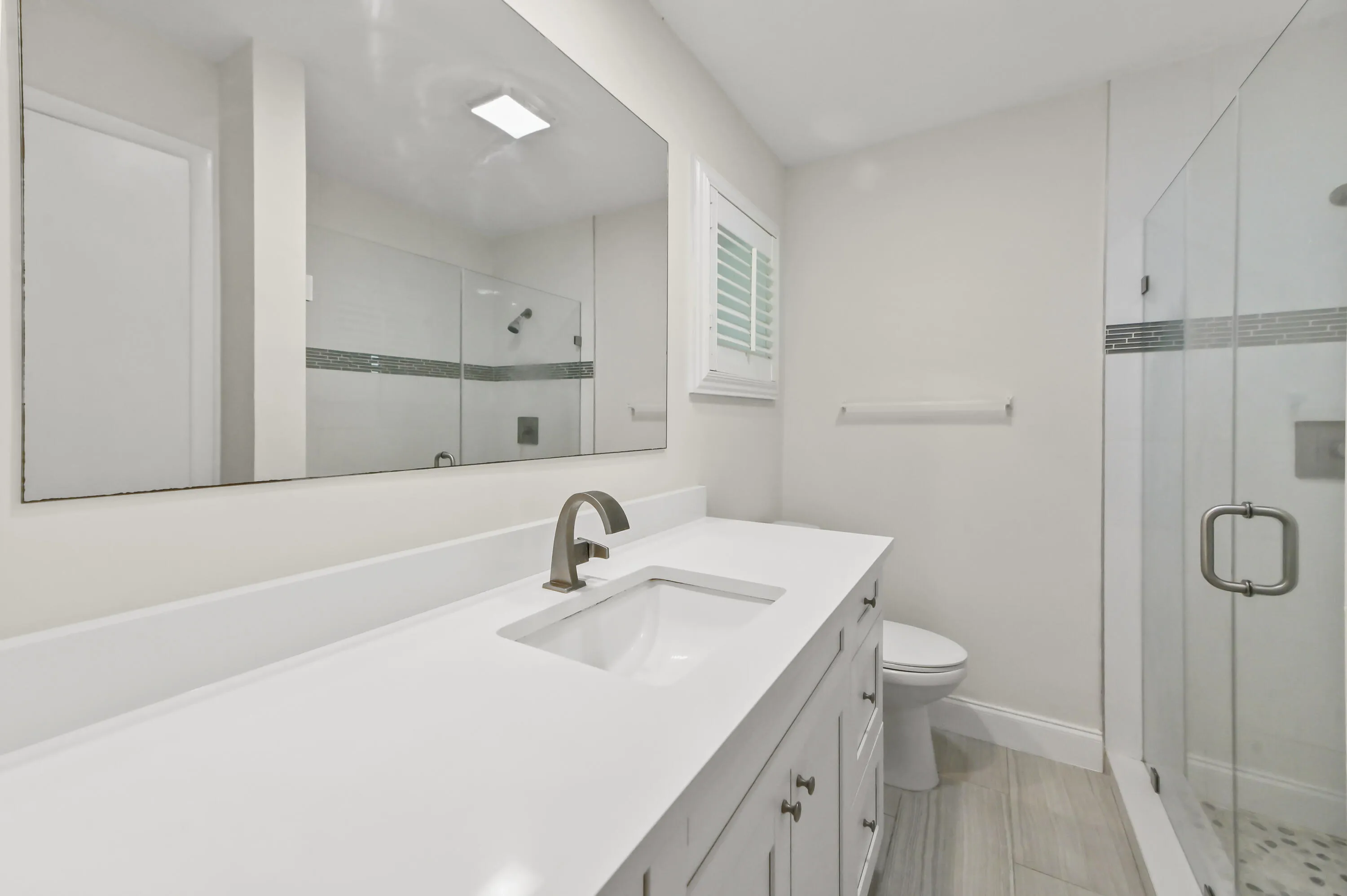 27 Bathroom 03