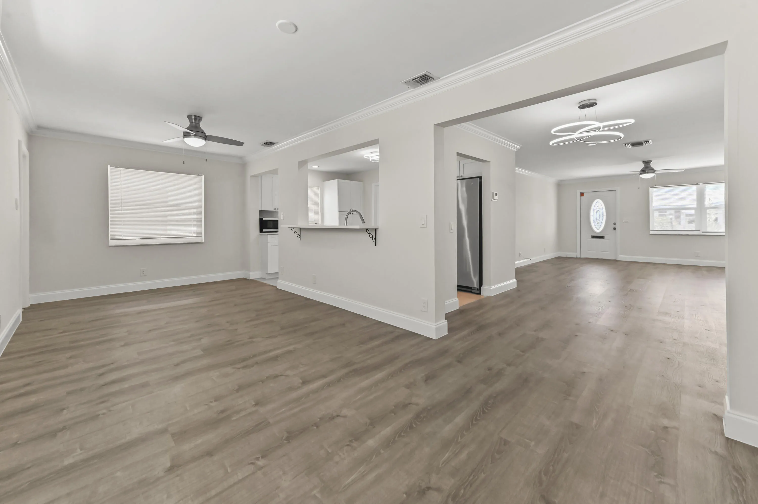 16 Family Room 02