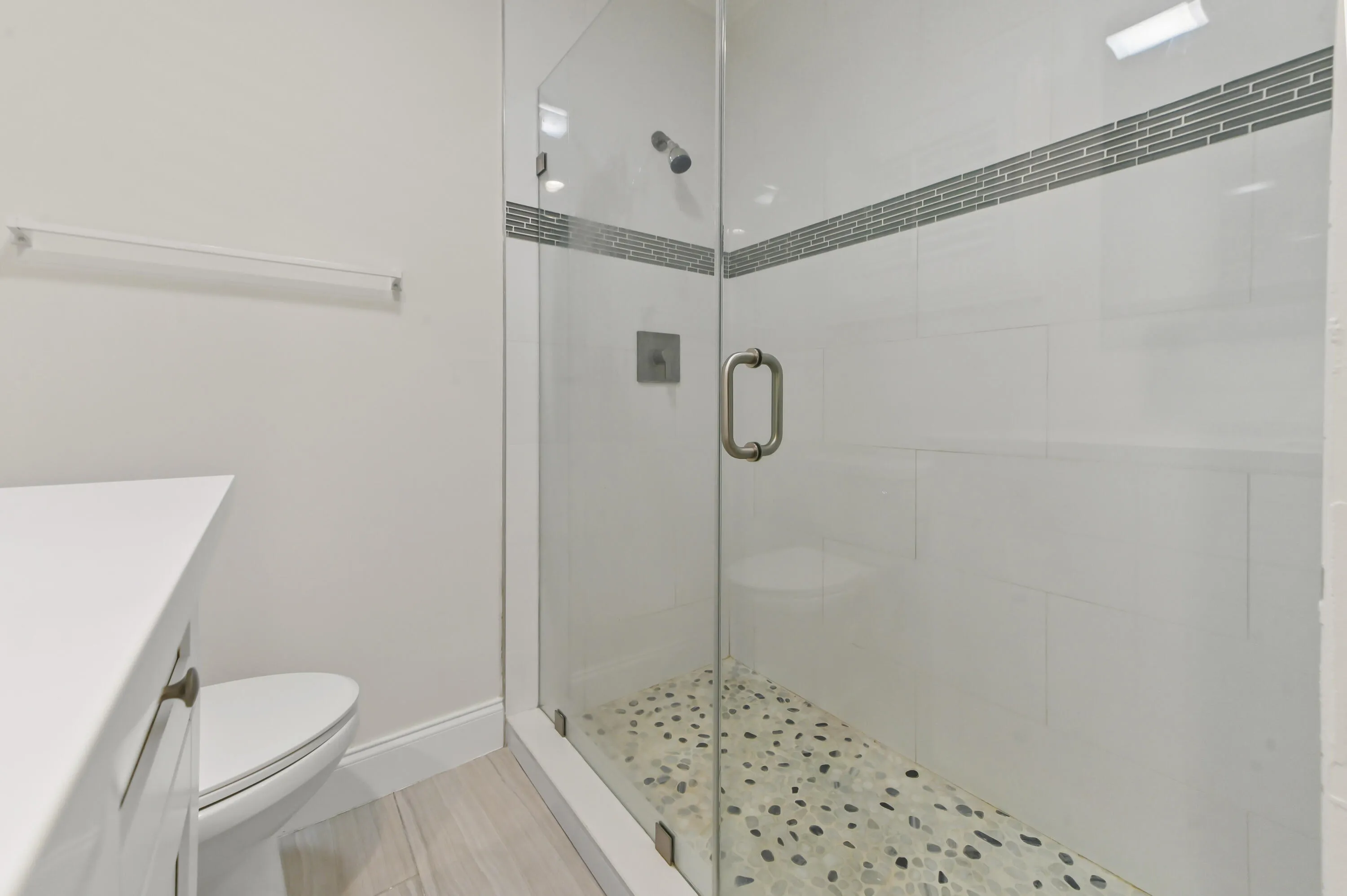 28 Bathroom 04