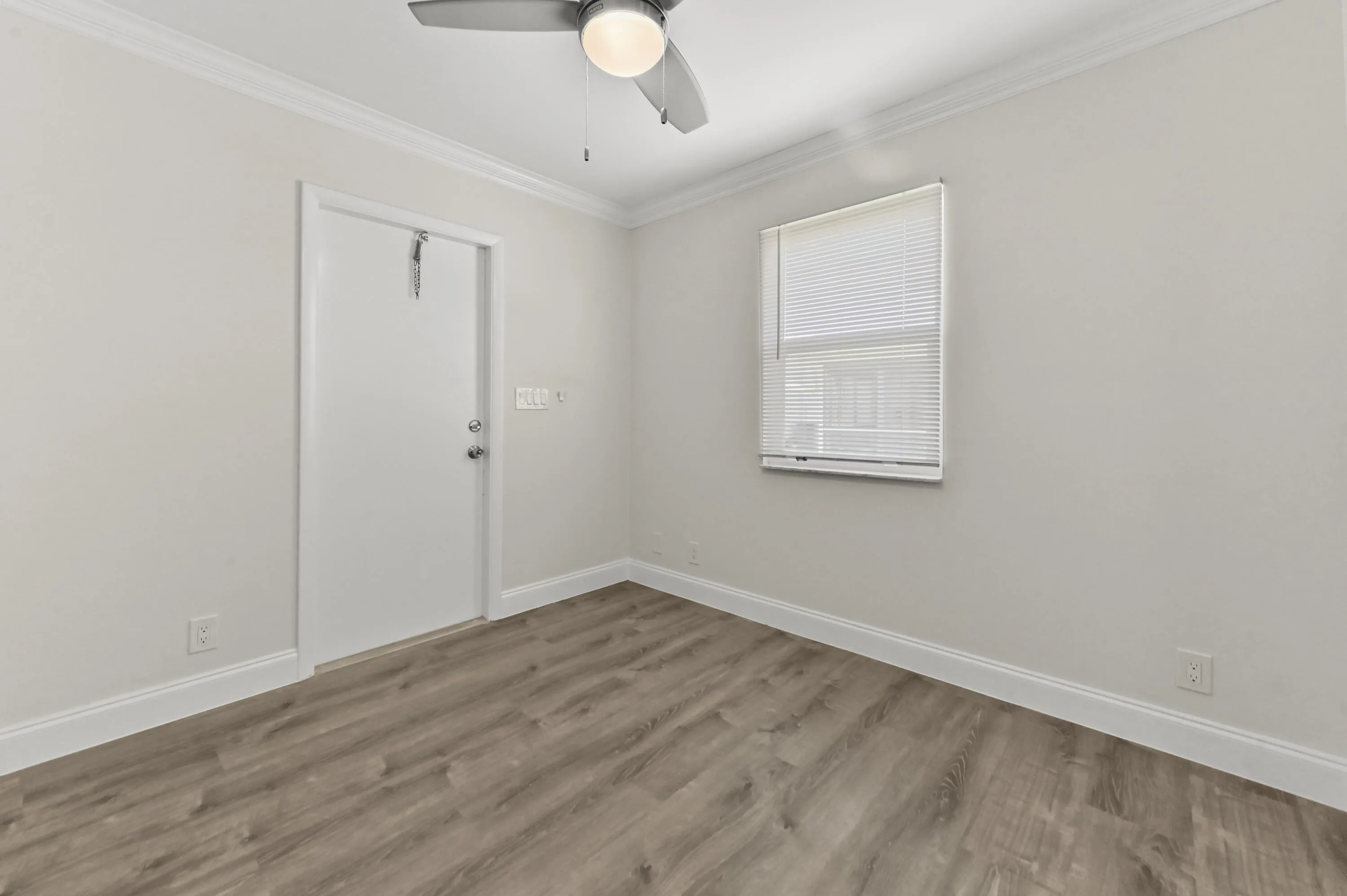 19 Bedroom 01