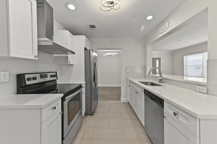 12 Kitchen 02