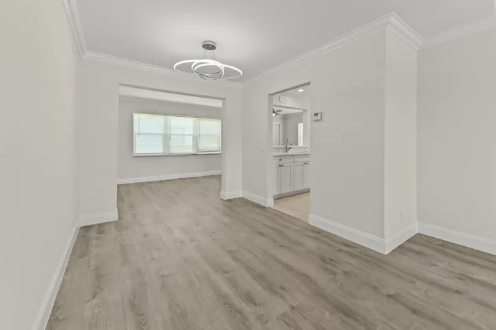 09 Dining Room 05