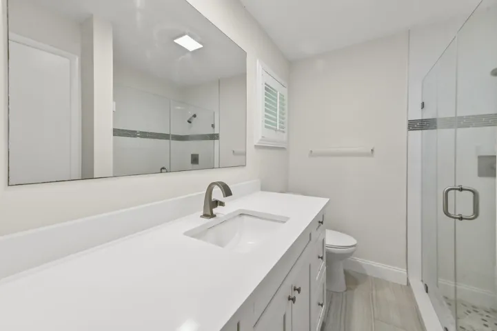 27 Bathroom 03