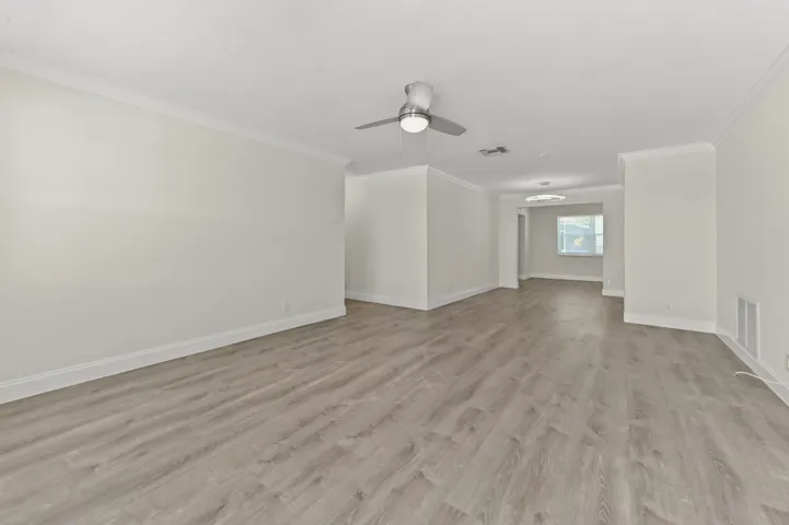 05 Living Room 01