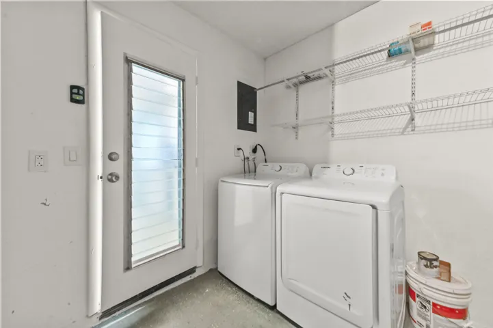 18 Laundry Room 01