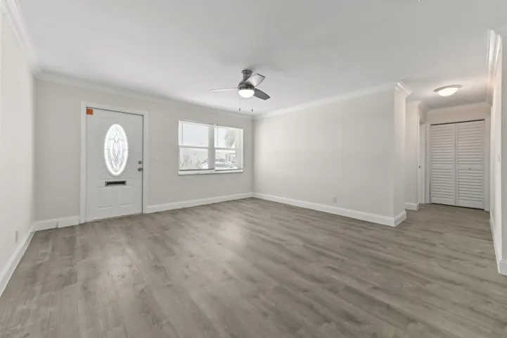 06 Living Room 02