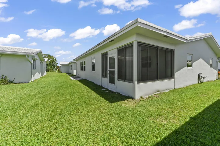 32 Backyard 01