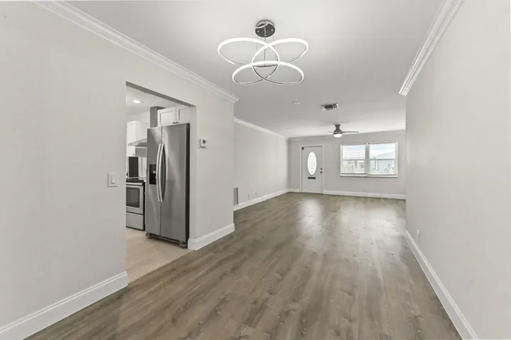 10 Dining Room 06