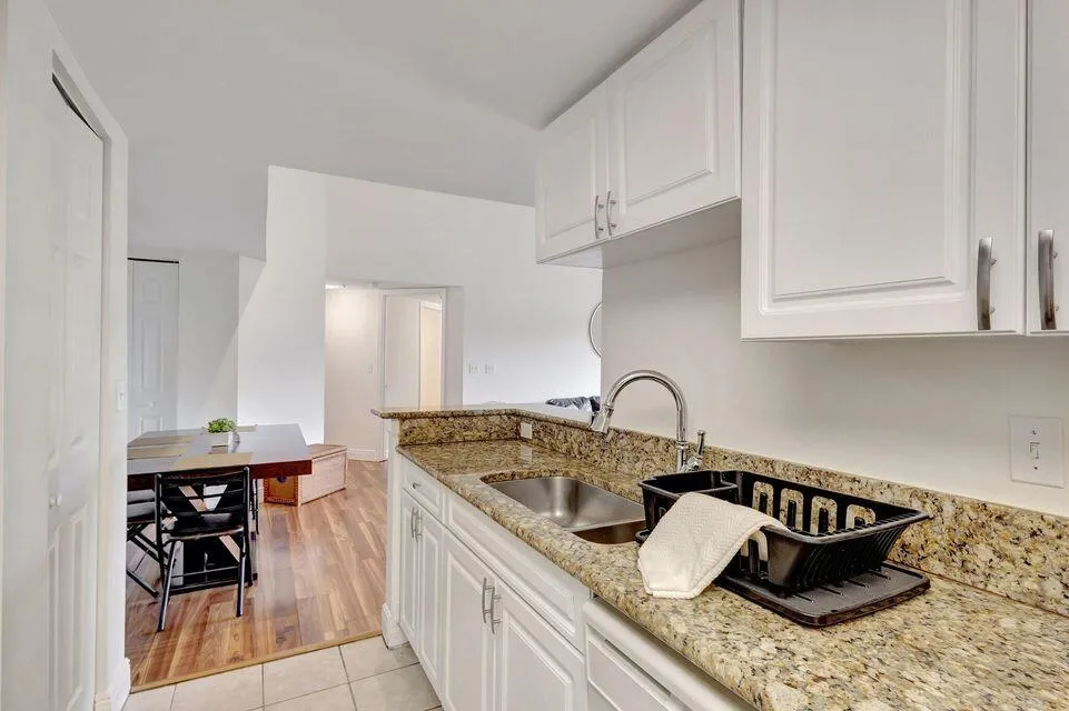 12 Kitchen 02