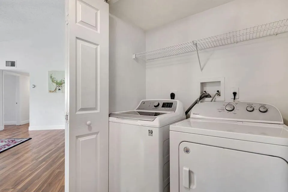 28 Laundry