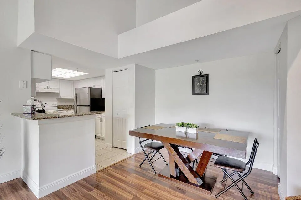 08 Dining Room