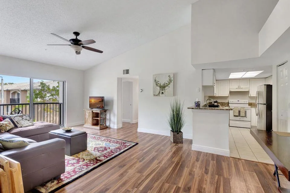05 Living Room 02