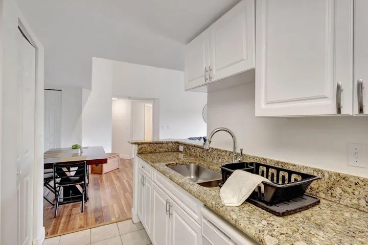 12 Kitchen 02