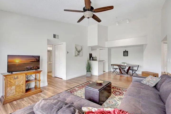 09 Living Room 04