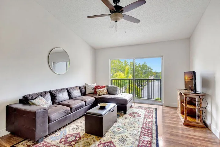 05 Living Room 02