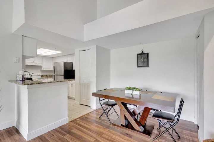 08 Dining Room