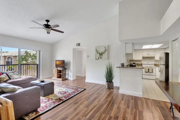 05 Living Room 02